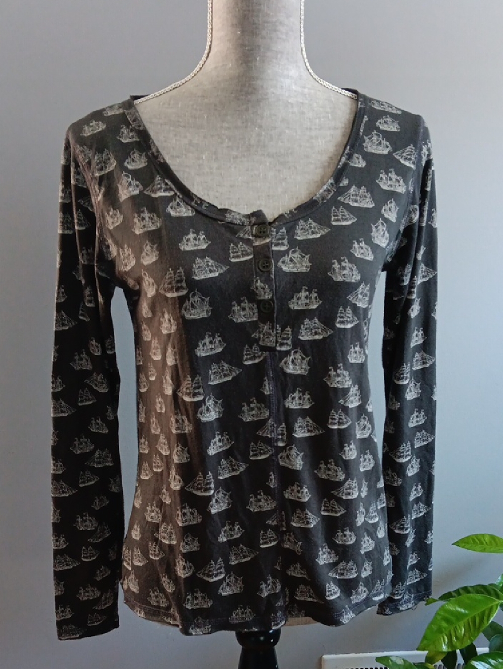 Billabong Pirate Ships Top - Size M